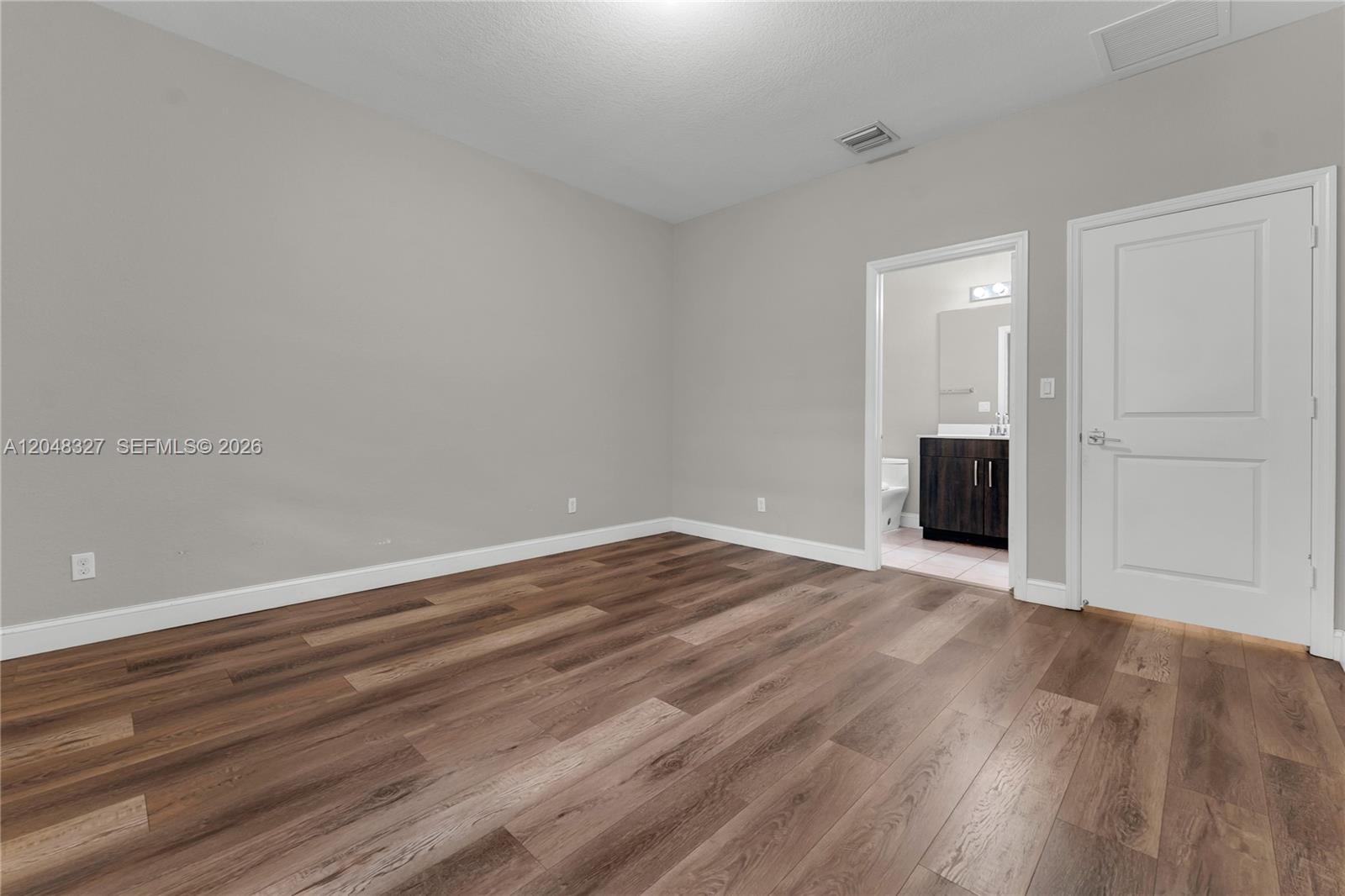 4040 3 / 3 1496 sq. ft. $ 2026-07-16 0 foto
