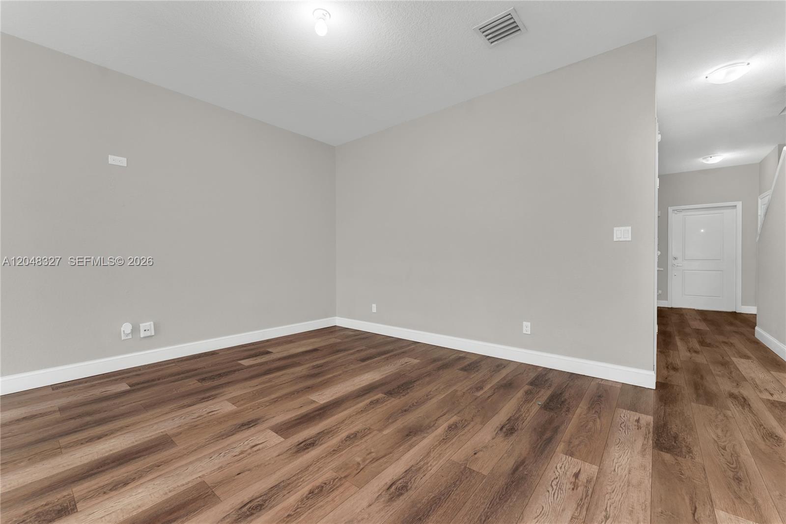 4040 3 / 3 1496 sq. ft. $ 2026-07-16 0 foto