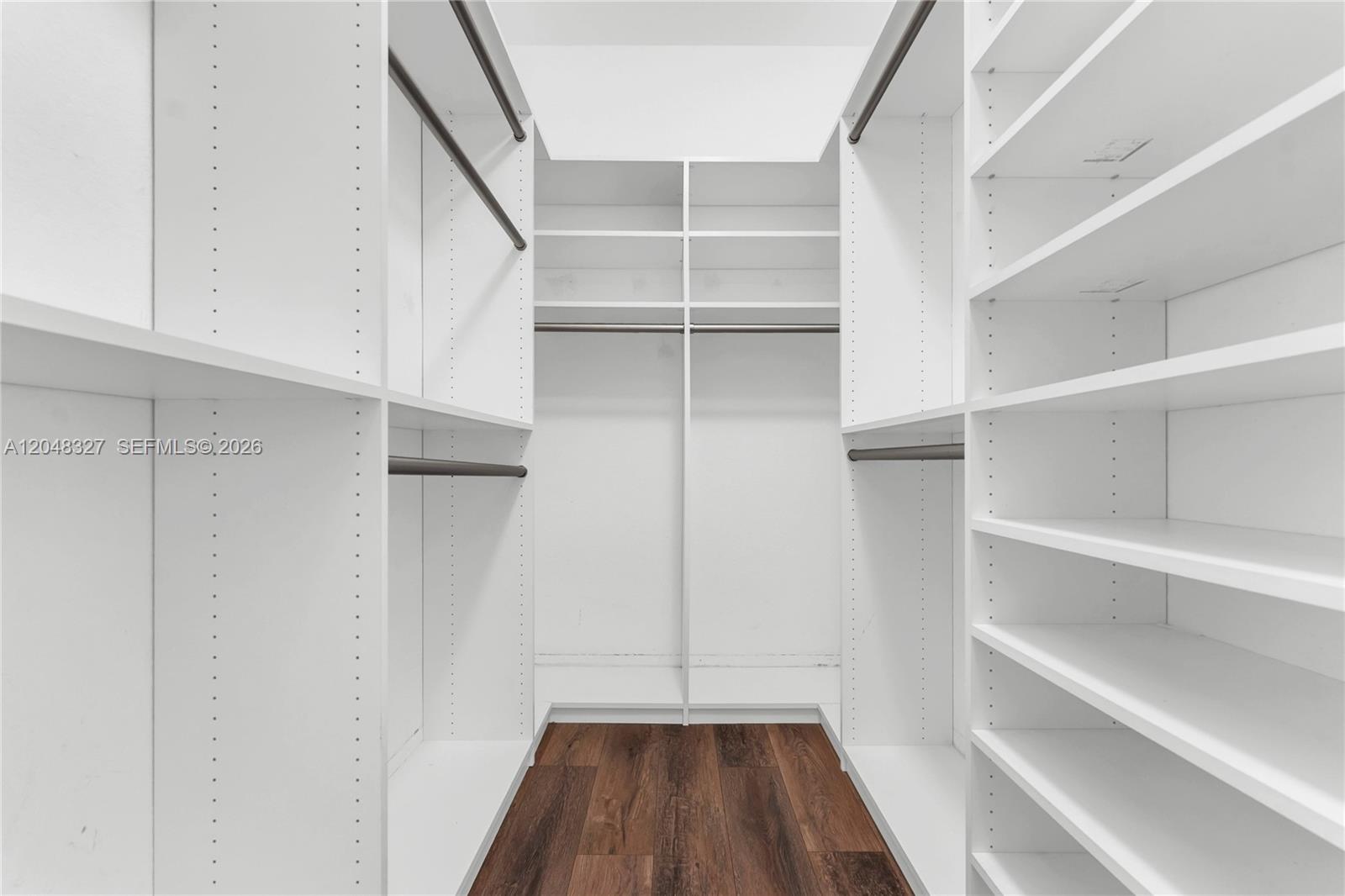 4040 3 / 3 1496 sq. ft. $ 2026-07-16 0 foto