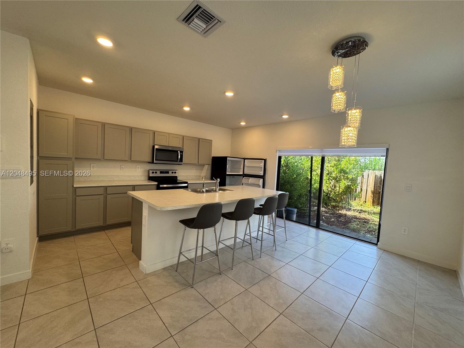 See details 438 3 / 3 1440 sq. ft. $ 2026-07-06 0 Photo