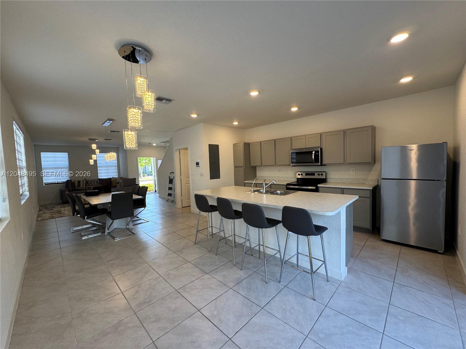 See details 438 3 / 3 1440 sq. ft. $ 2026-07-06 0 Photo