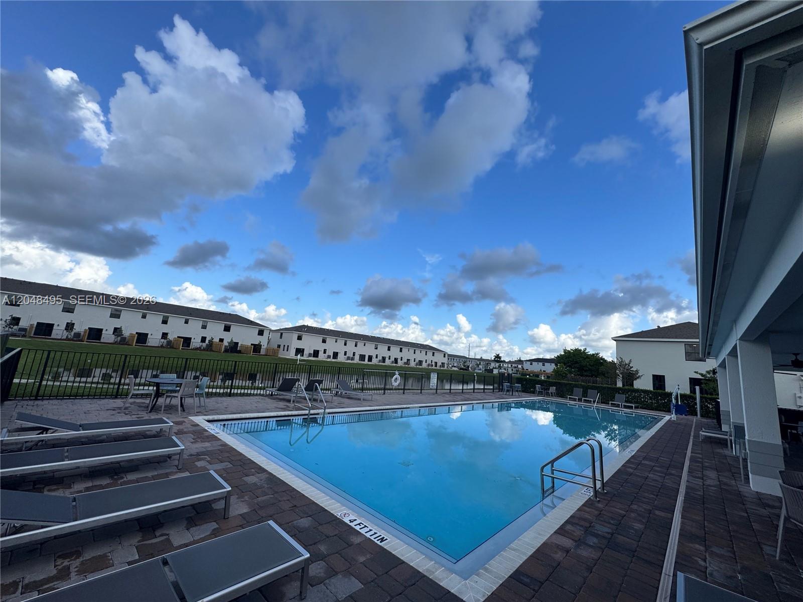 See details 438 3 / 3 1440 sq. ft. $ 2026-07-06 0 Photo