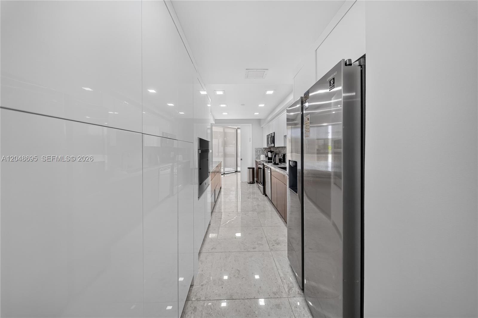 302 3 / 3 1910 sq. ft. $ 2026-07-06 0 foto