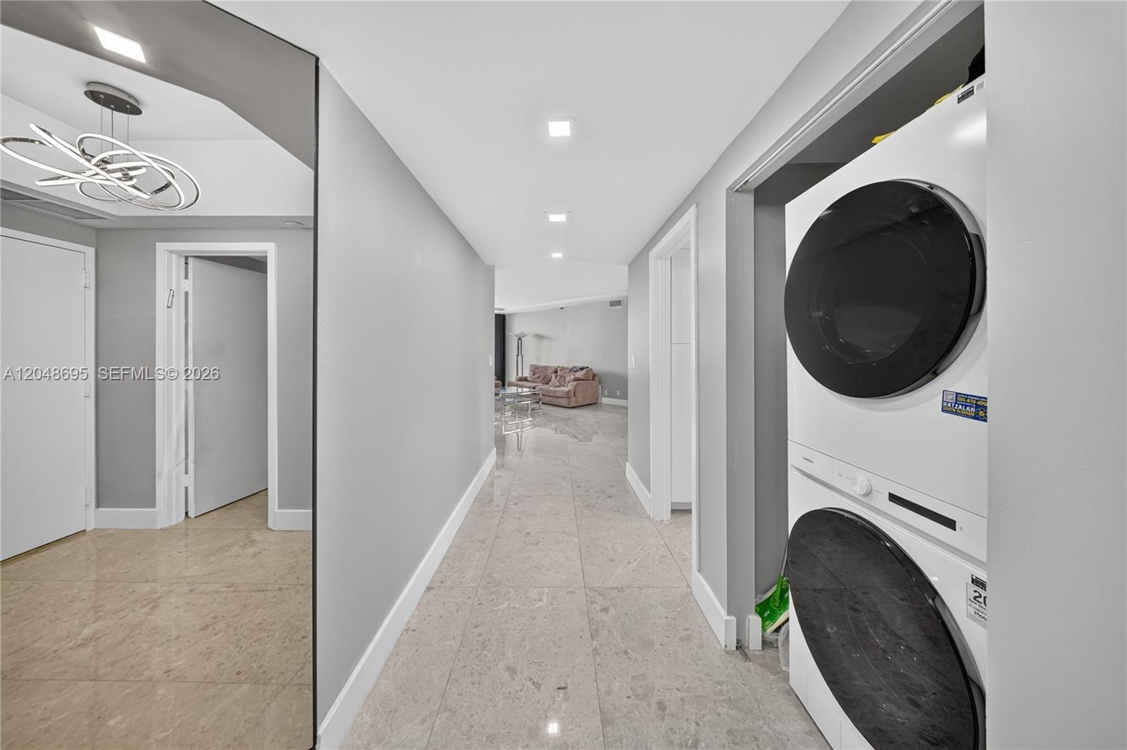 302 3 / 3 1910 sq. ft. $ 2026-07-06 0 foto