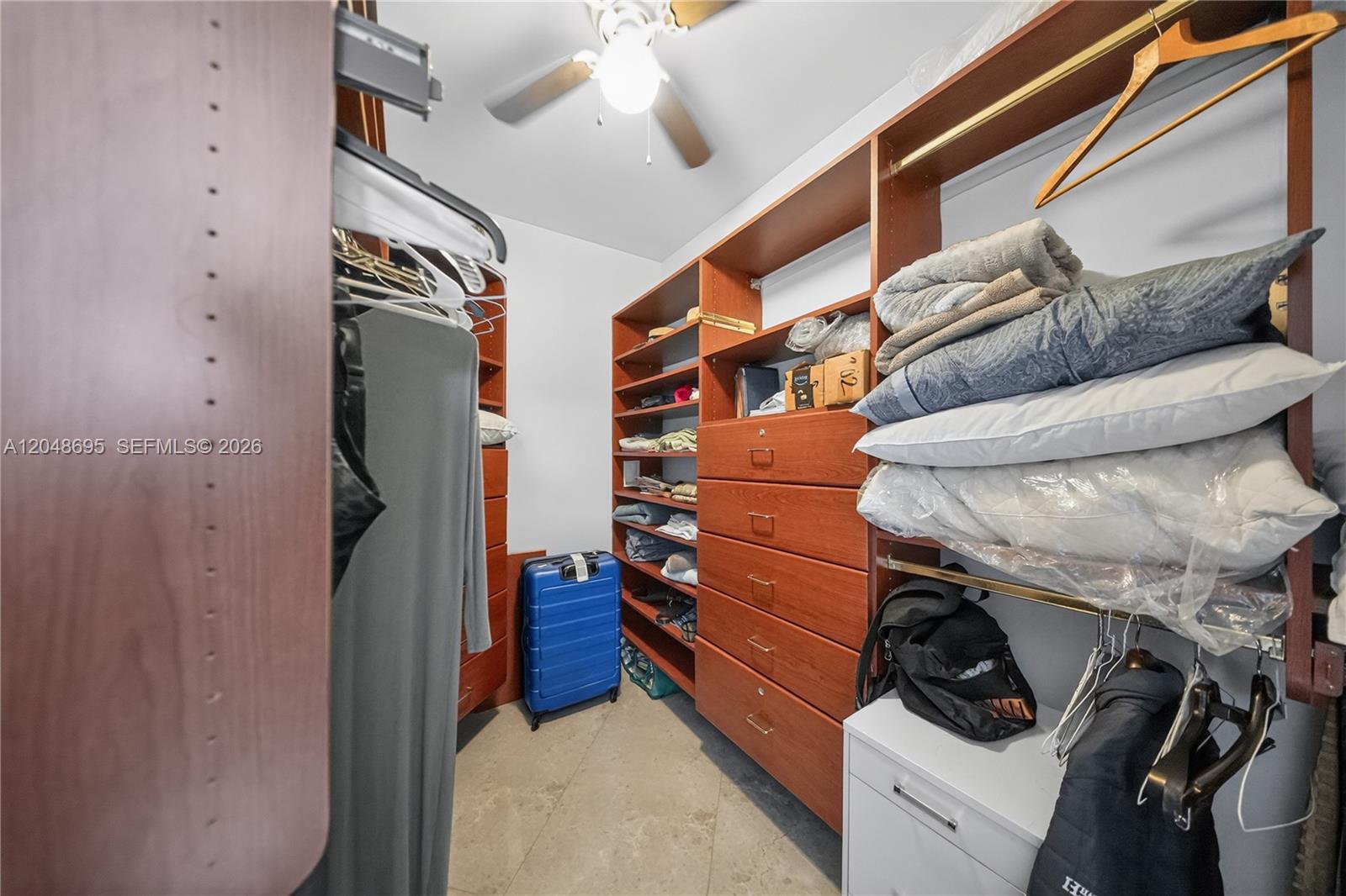 302 3 / 3 1910 sq. ft. $ 2026-07-06 0 foto