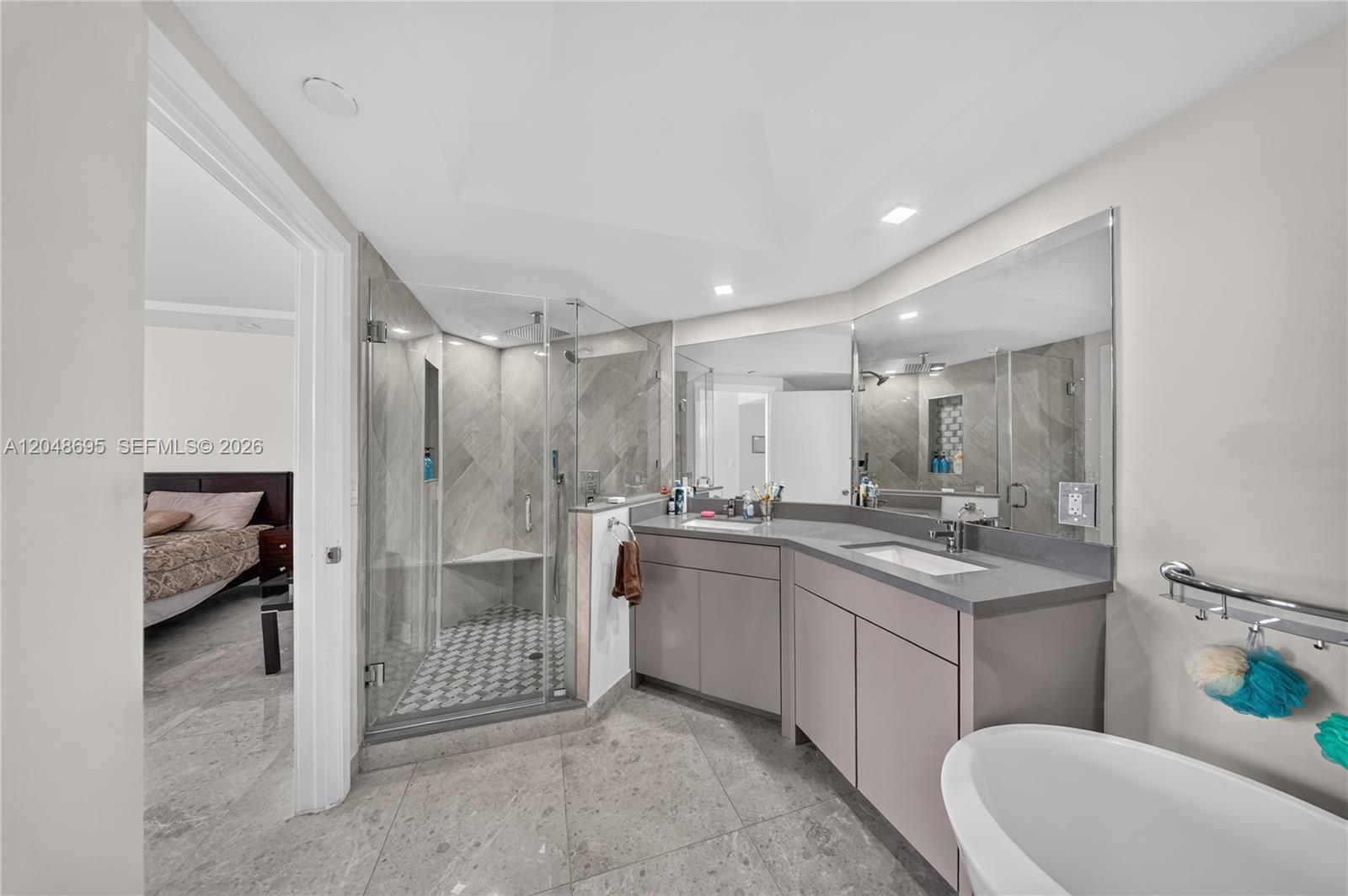 302 3 / 3 1910 sq. ft. $ 2026-07-06 0 foto