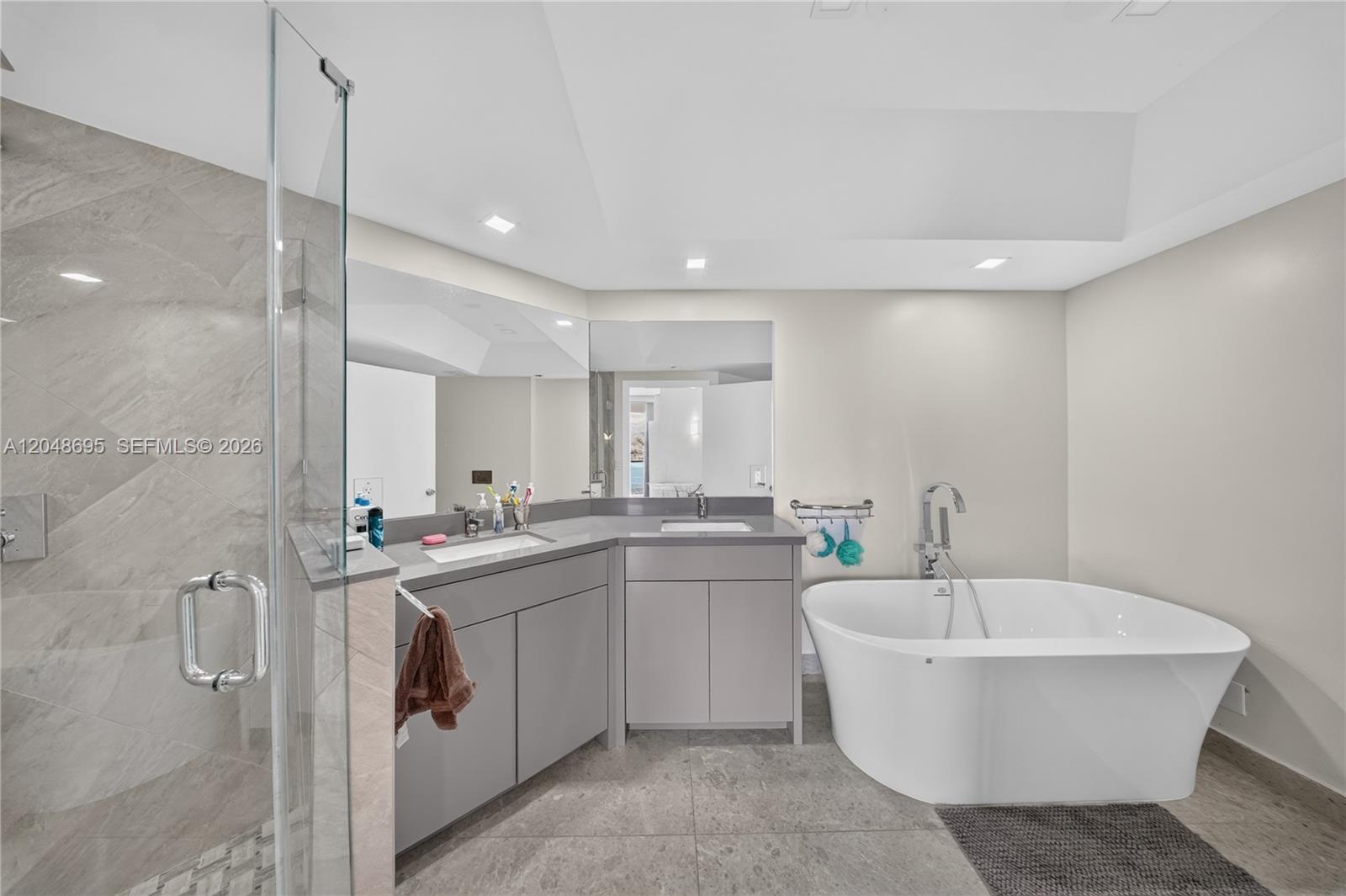 302 3 / 3 1910 sq. ft. $ 2026-07-06 0 foto