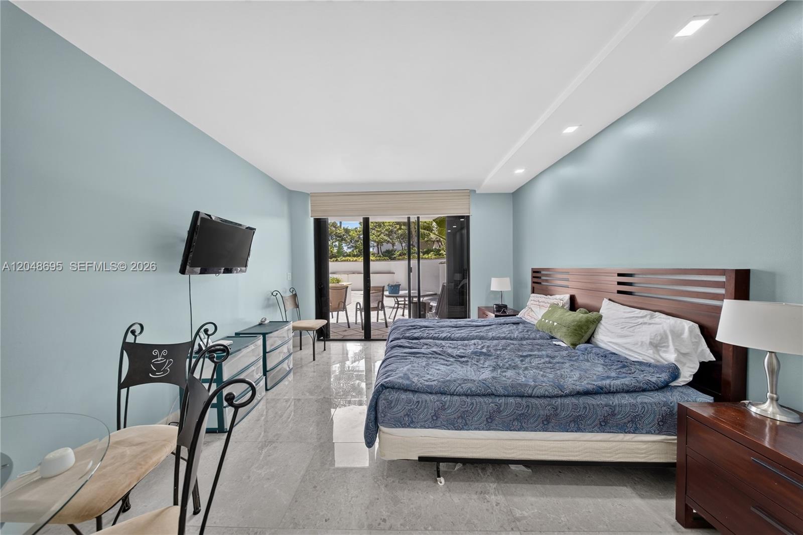 302 3 / 3 1910 sq. ft. $ 2026-07-06 0 foto