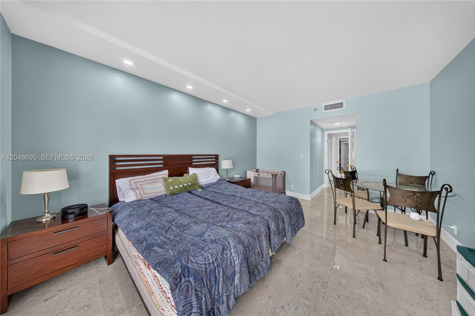 302 3 / 3 1910 sq. ft. $ 2026-07-06 0 foto