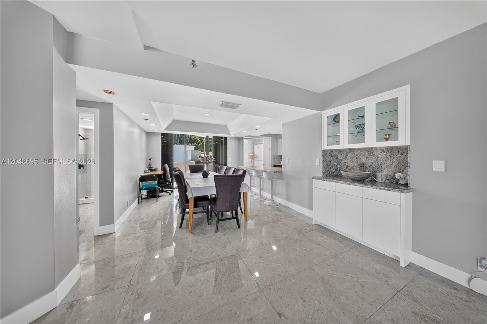302 3 / 3 1910 sq. ft. $ 2026-07-06 0 foto