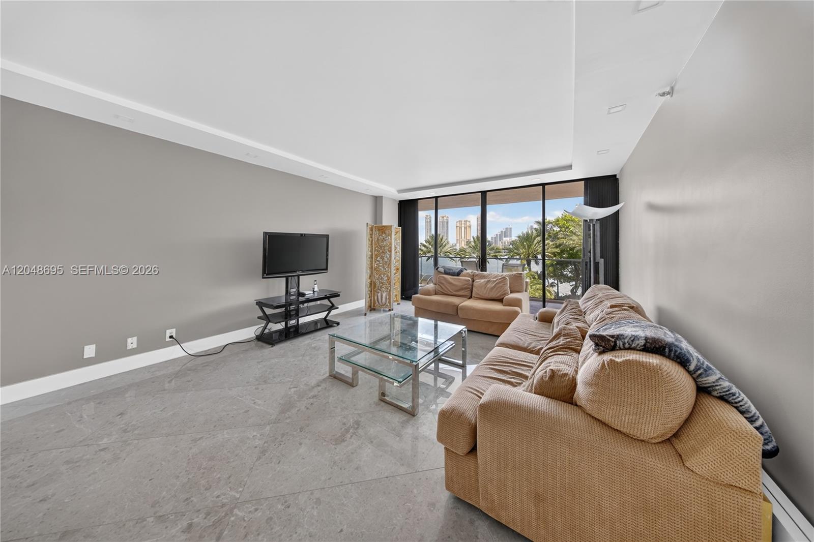 302 3 / 3 1910 sq. ft. $ 2026-07-06 0 foto