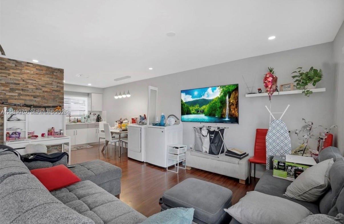   /  2054 sq. ft. $ 2026-07-06 0 foto