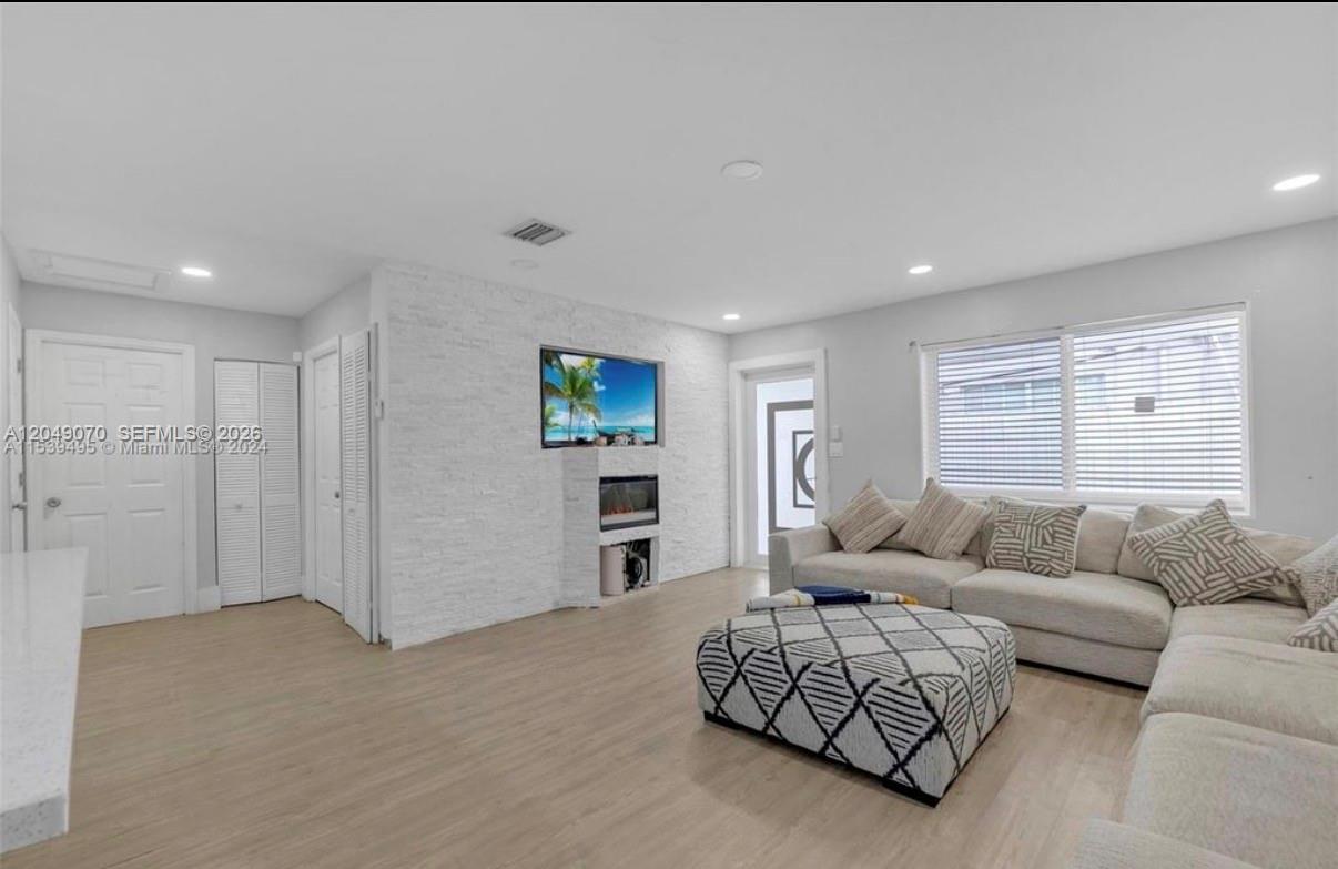   /  2054 sq. ft. $ 2026-07-06 0 foto