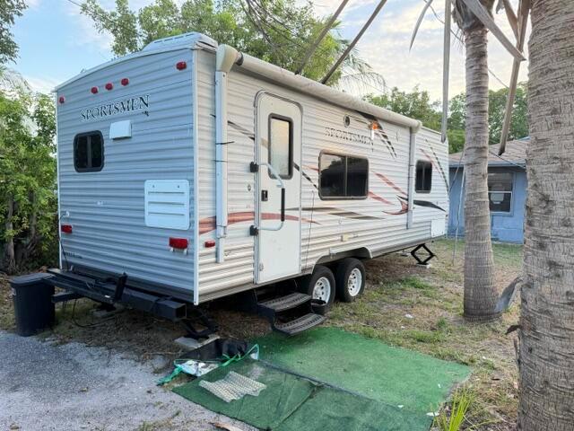Ver detalles / 0 1733 sq. ft. $ 2026-07-08 0 foto
