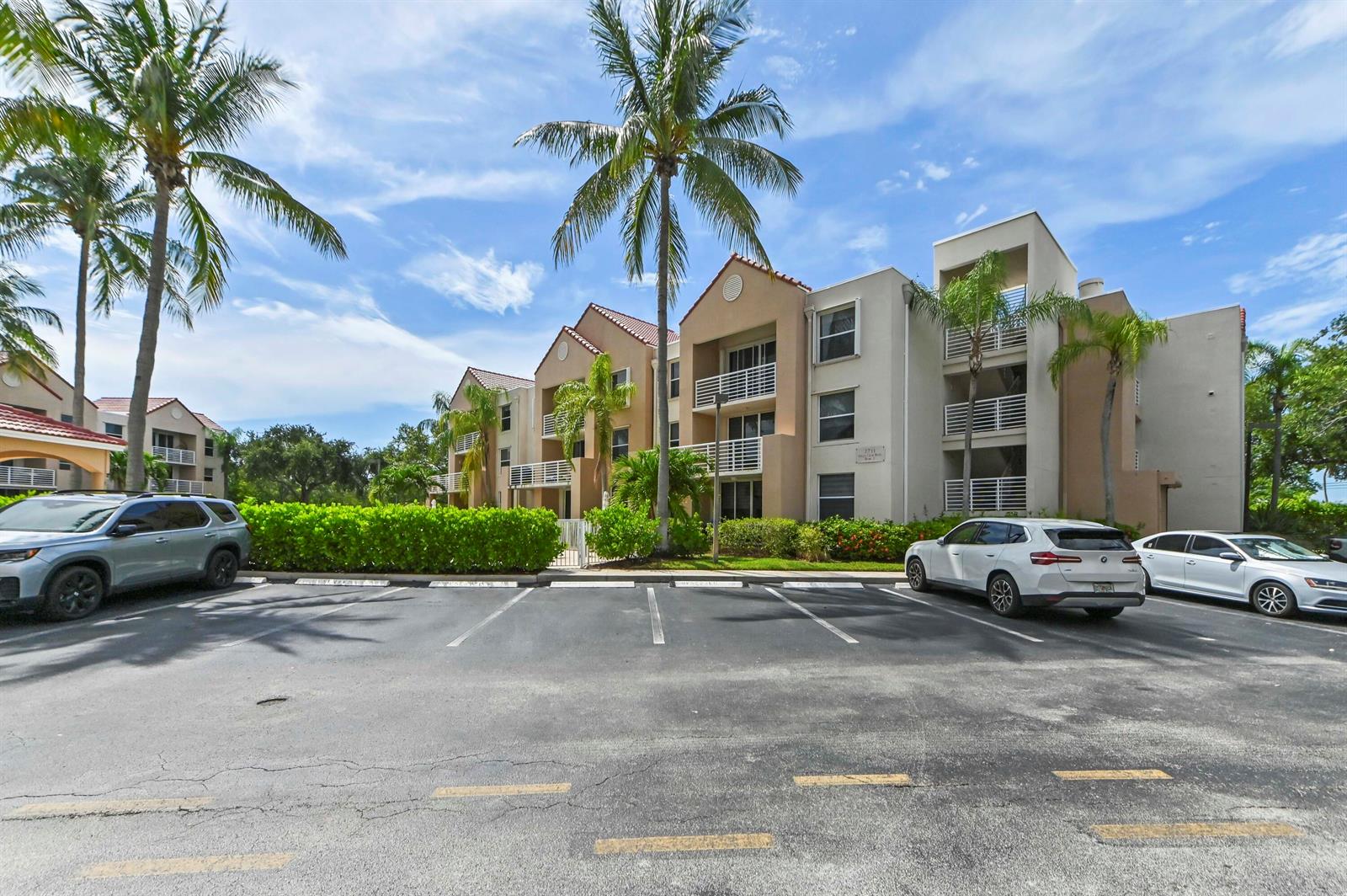 Photo of 2711 Ocean Club  #207, Hollywood, Florida, 33019 - 01 Front 01