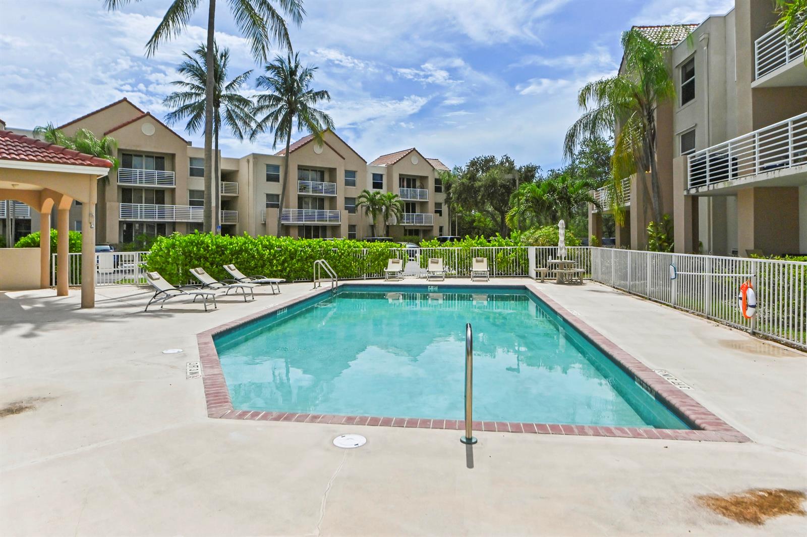 Photo of 2711 Ocean Club  #207, Hollywood, Florida, 33019 - 03 Swimming Pool 02