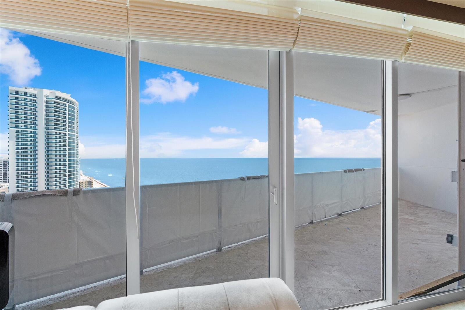 Photo of 3101 Ocean  #2707, Hollywood, Florida, 33019 - 10-3101 S Ocean Dr apt 2707_010