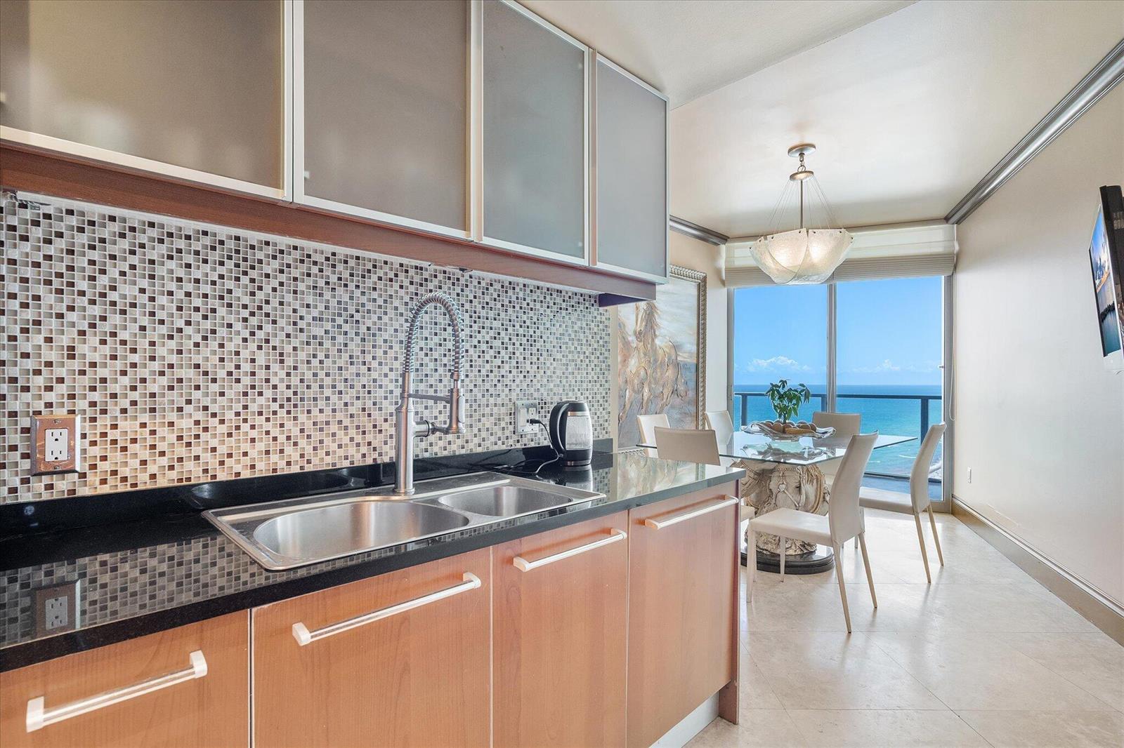 Photo of 3101 Ocean  #2707, Hollywood, Florida, 33019 - 17-3101 S Ocean Dr apt 2707_017