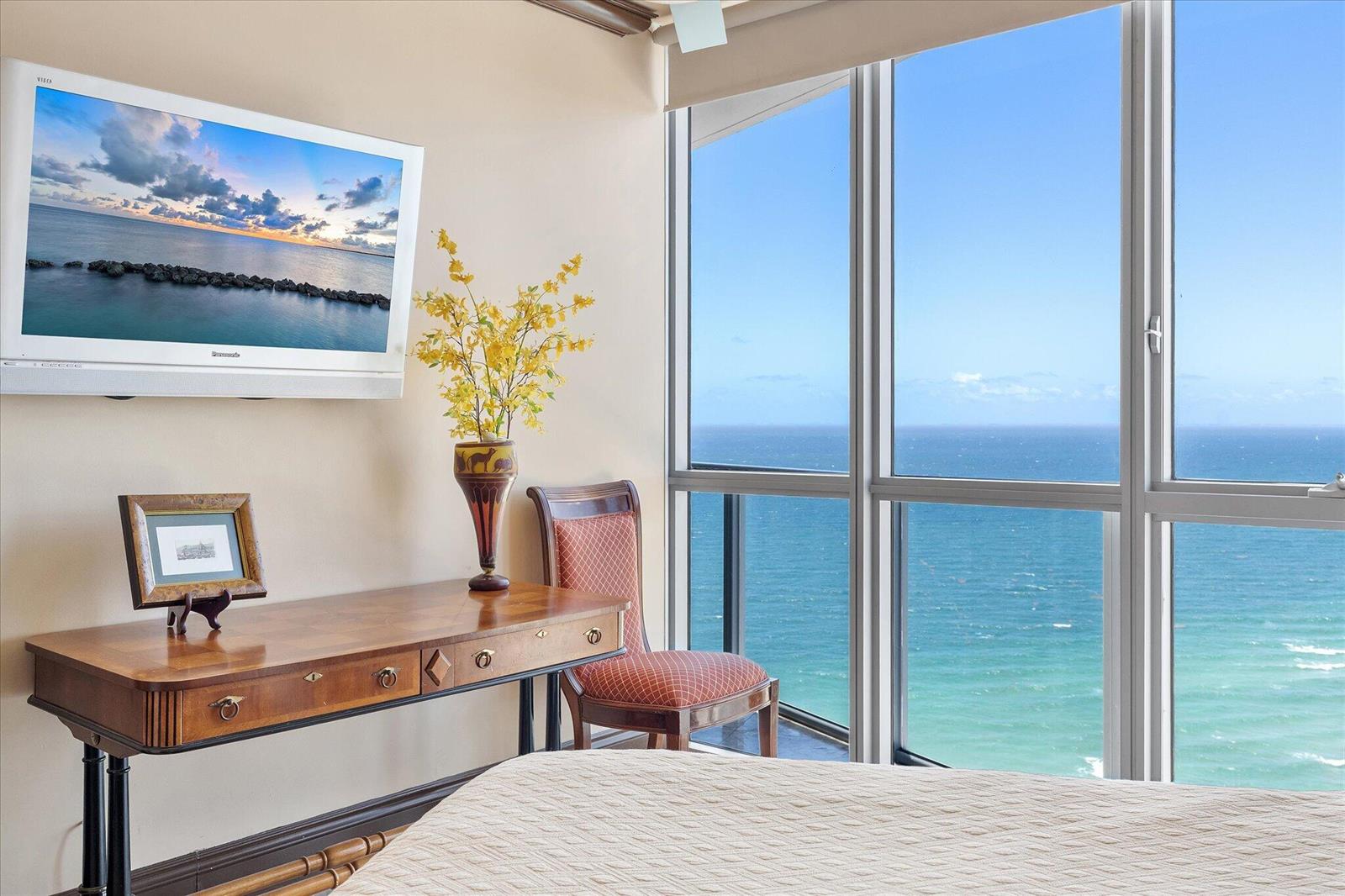 Photo of 3101 Ocean  #2707, Hollywood, Florida, 33019 - 23-3101 S Ocean Dr apt 2707_023