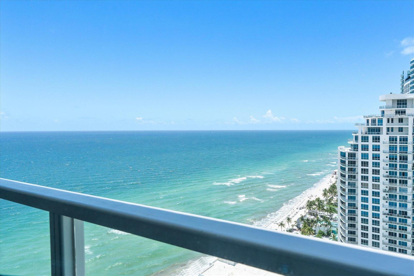 Photo of 3101 Ocean  #2707, Hollywood, Florida, 33019 - 25-3101 S Ocean Dr apt 2707_025
