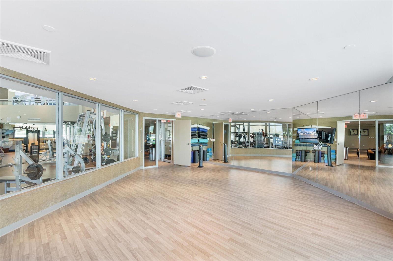Photo of 3101 Ocean  #2707, Hollywood, Florida, 33019 - 47-3101 S Ocean Dr apt 2707_041