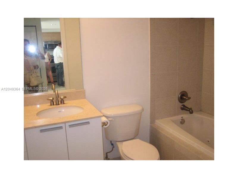 Photo of 140 DIXIE HY  #502, Hollywood, Florida, 33020 - Bathroom