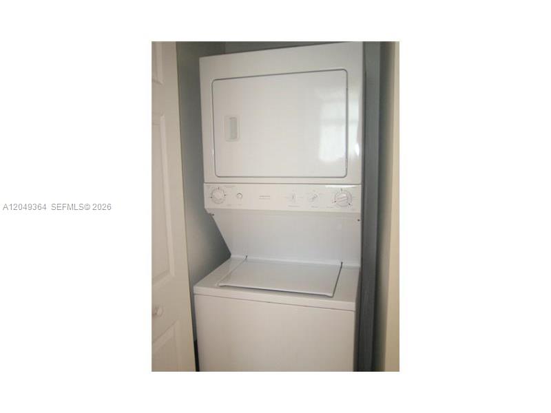 Photo of 140 DIXIE HY  #502, Hollywood, Florida, 33020 - Exterior Front