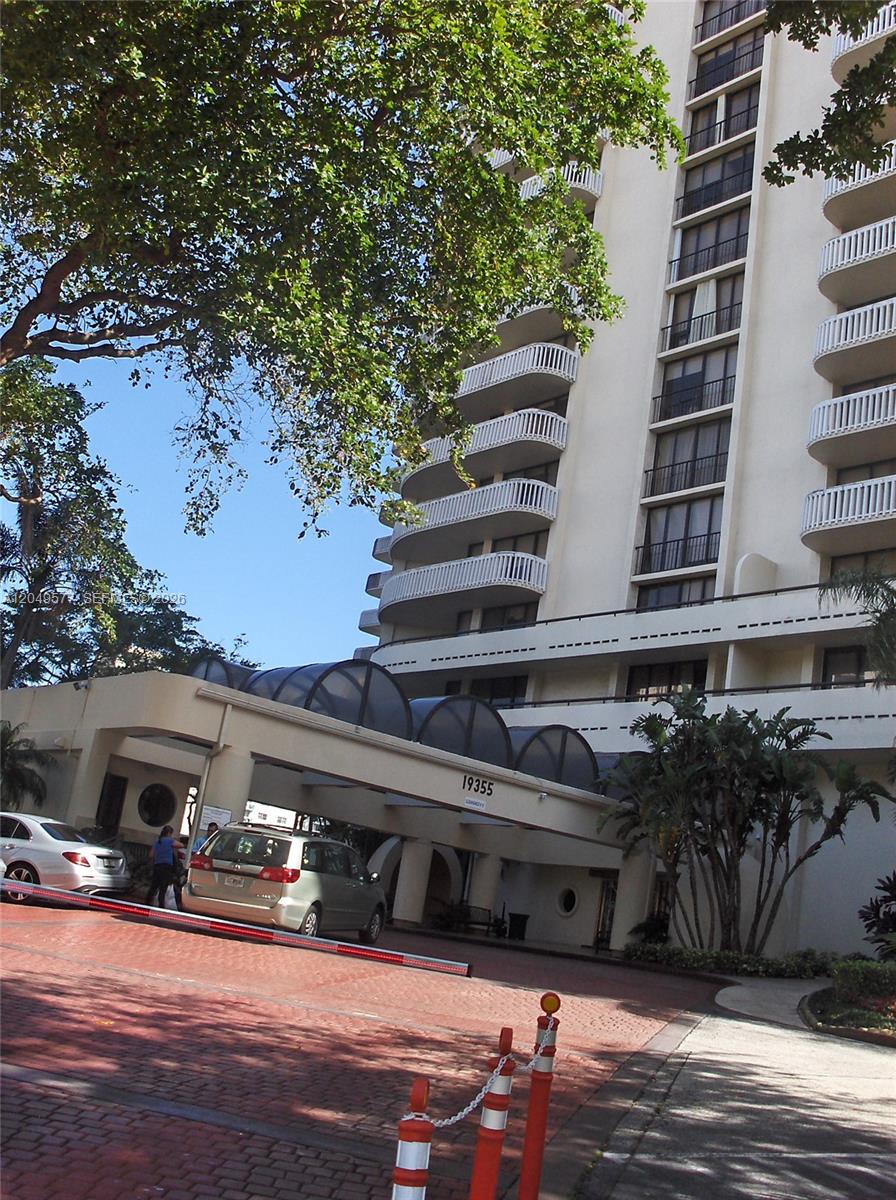 Photo of 19355 Turnberry Way  #25C, Aventura, Florida, 33180 - valet