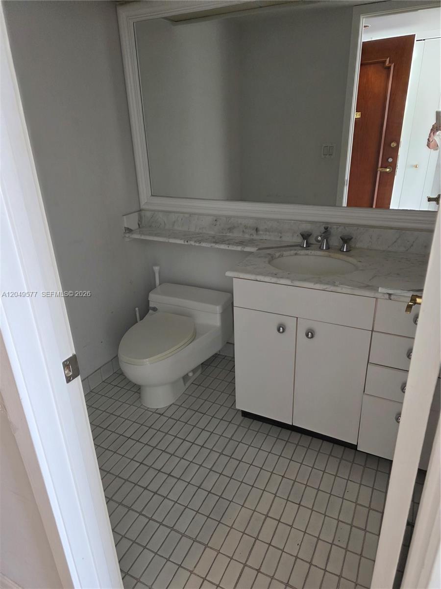 Photo of 19355 Turnberry Way  #25C, Aventura, Florida, 33180 - guest bathroom