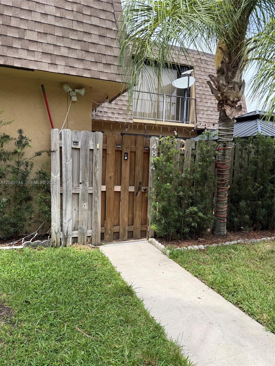 Ver detalles 4804 2 / 3 1262 sq. ft. $ 2026-07-07 0 foto
