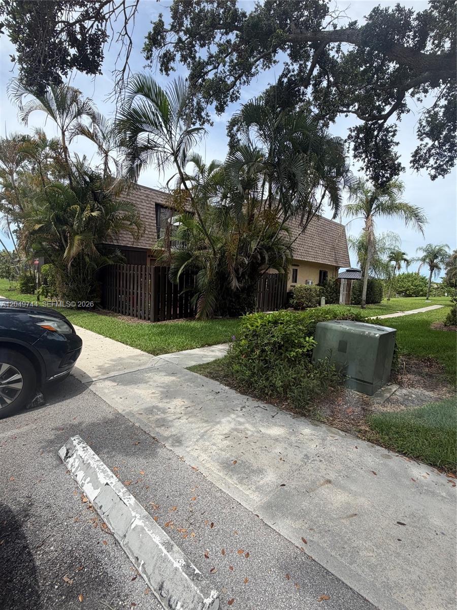 Ver detalles 4804 2 / 3 1262 sq. ft. $ 2026-07-07 0 foto