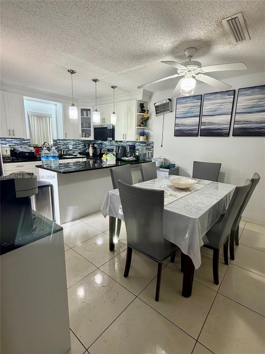 Ver detalles 4804 2 / 3 1262 sq. ft. $ 2026-07-07 0 foto