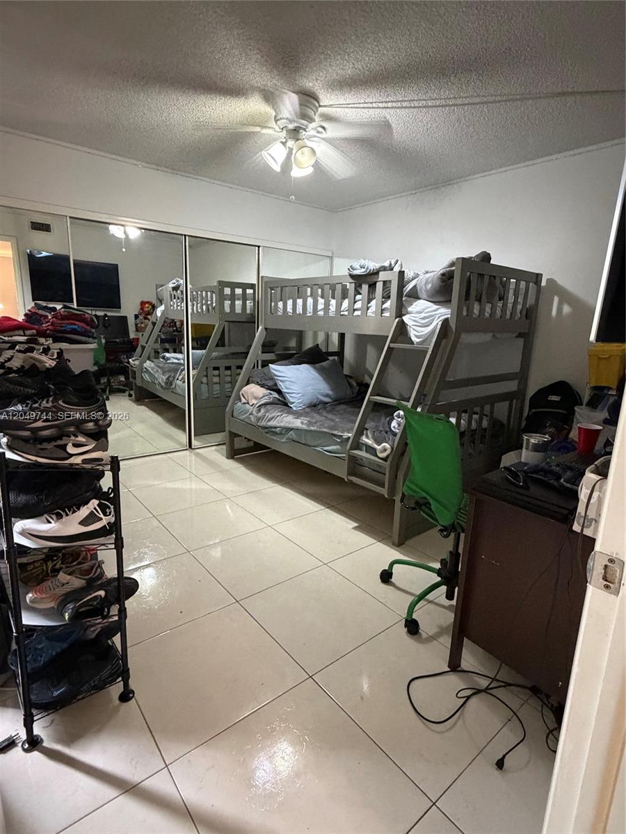 Ver detalles 4804 2 / 3 1262 sq. ft. $ 2026-07-07 0 foto