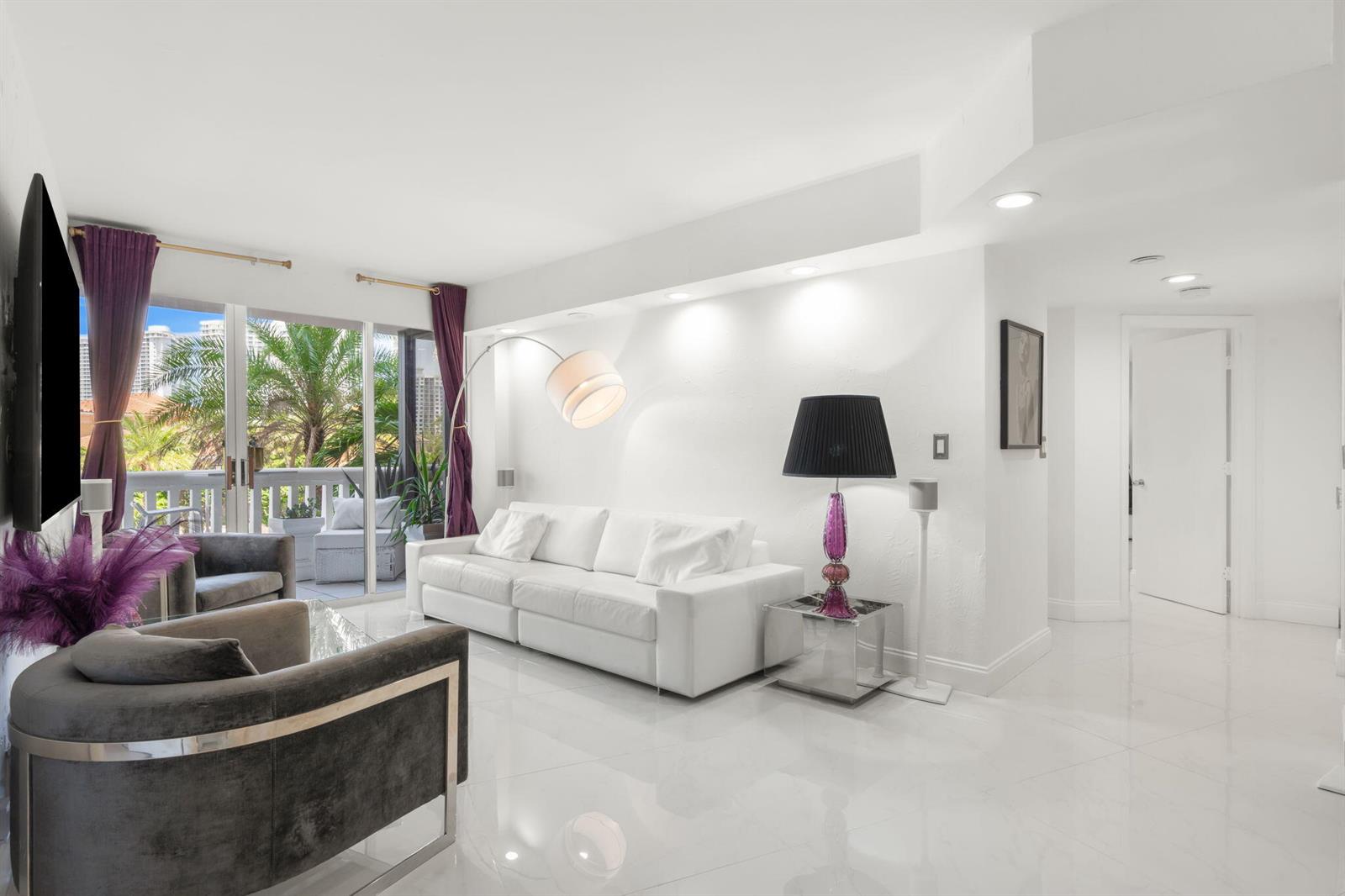305 2 / 2 1230 sq. ft. $ 2026-07-22 0 foto
