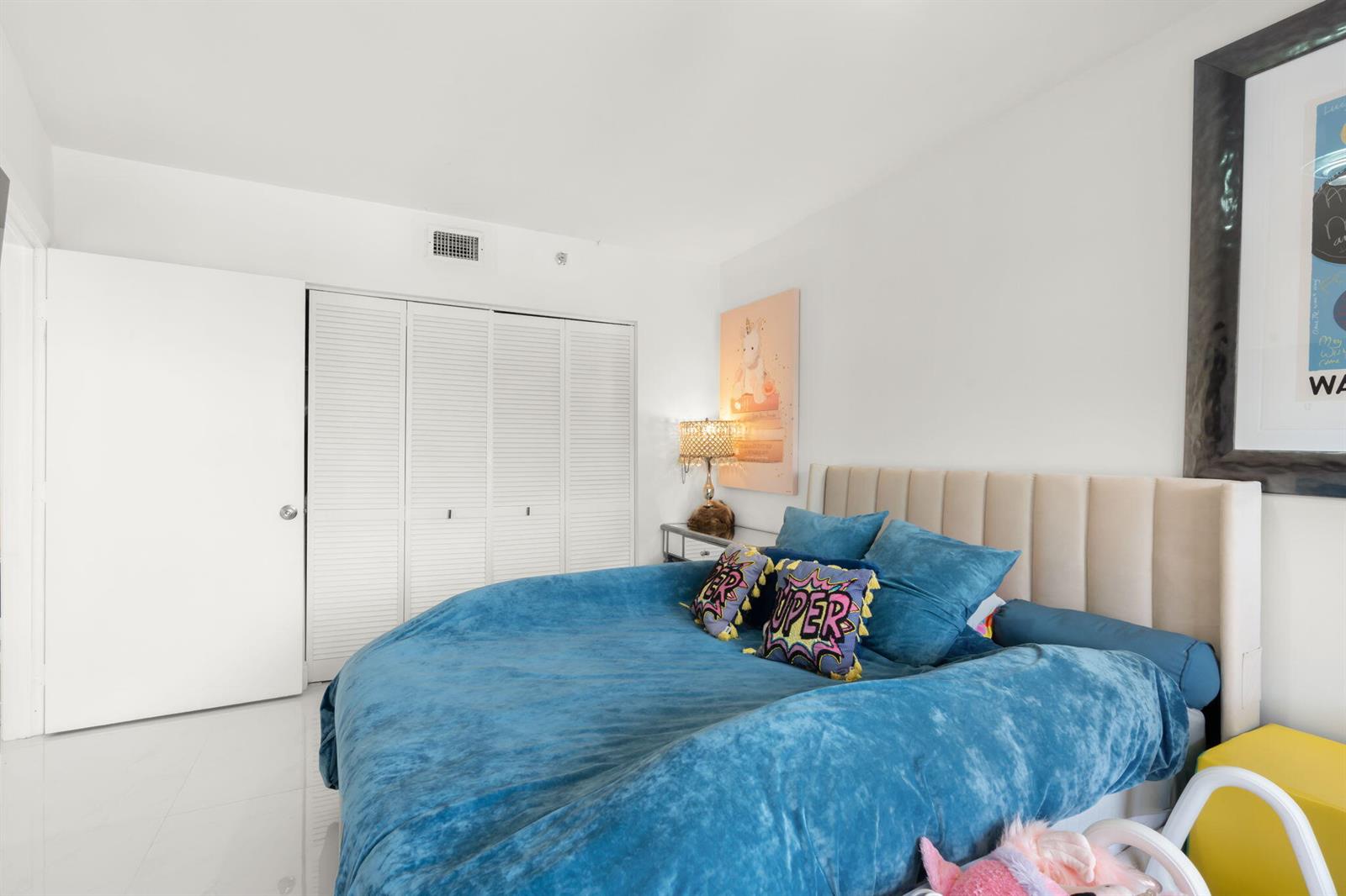 305 2 / 2 1230 sq. ft. $ 2026-07-22 0 foto