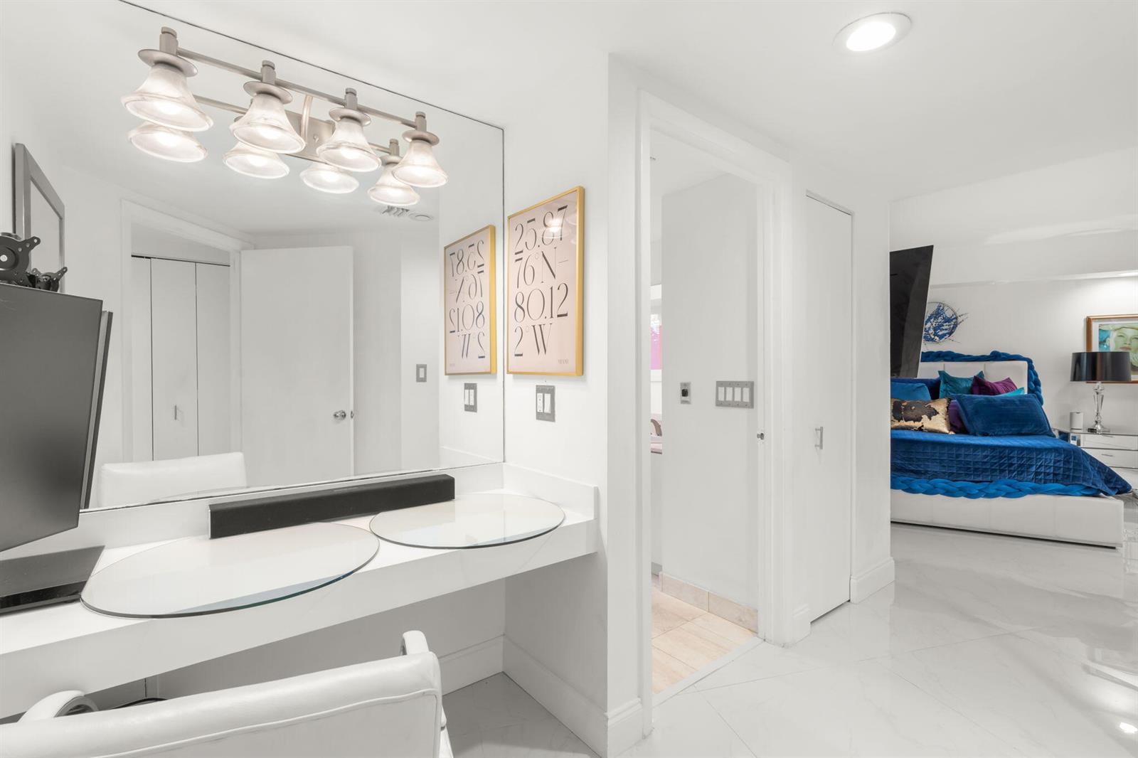 305 2 / 2 1230 sq. ft. $ 2026-07-22 0 foto