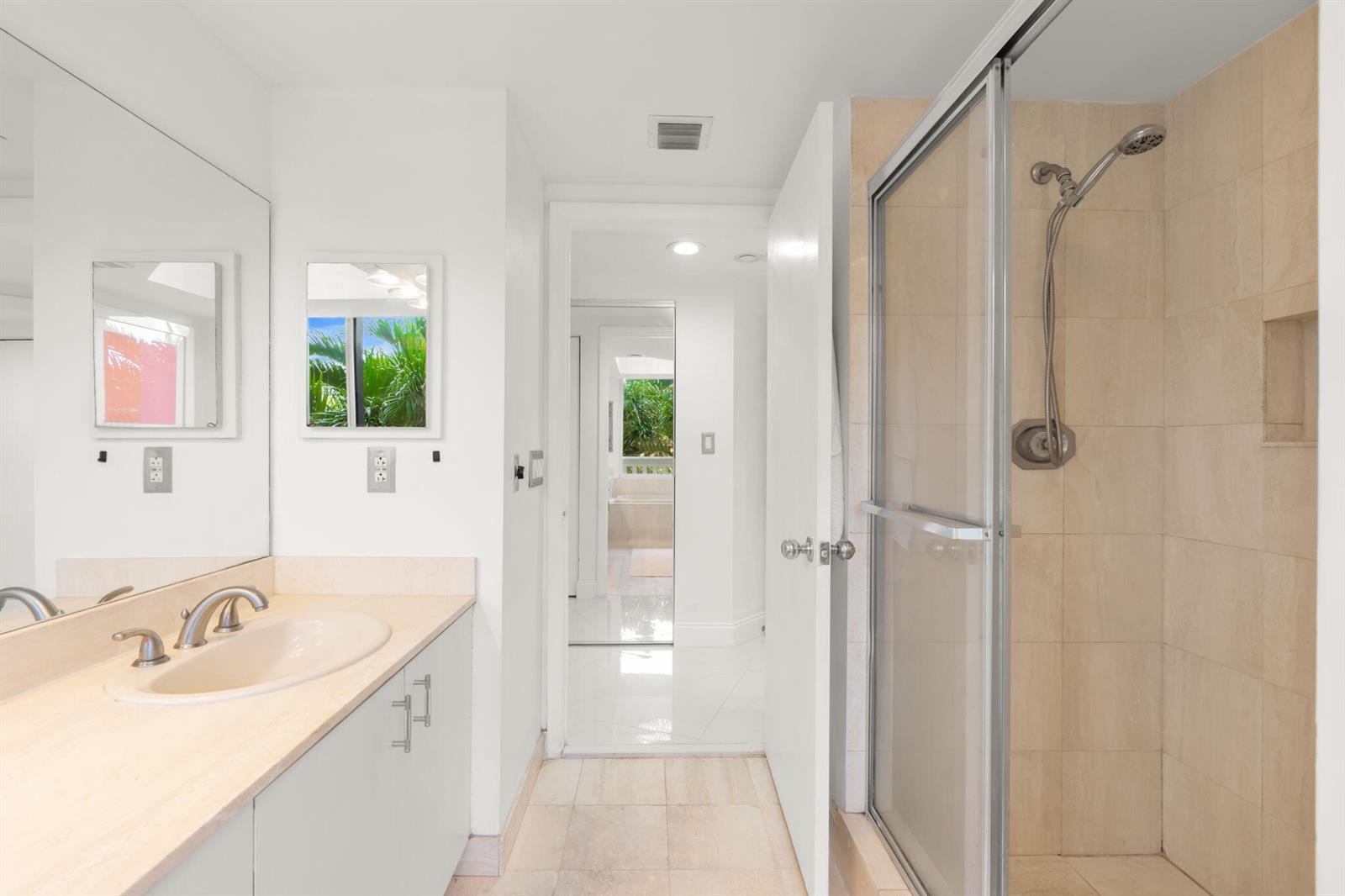 305 2 / 2 1230 sq. ft. $ 2026-07-22 0 foto