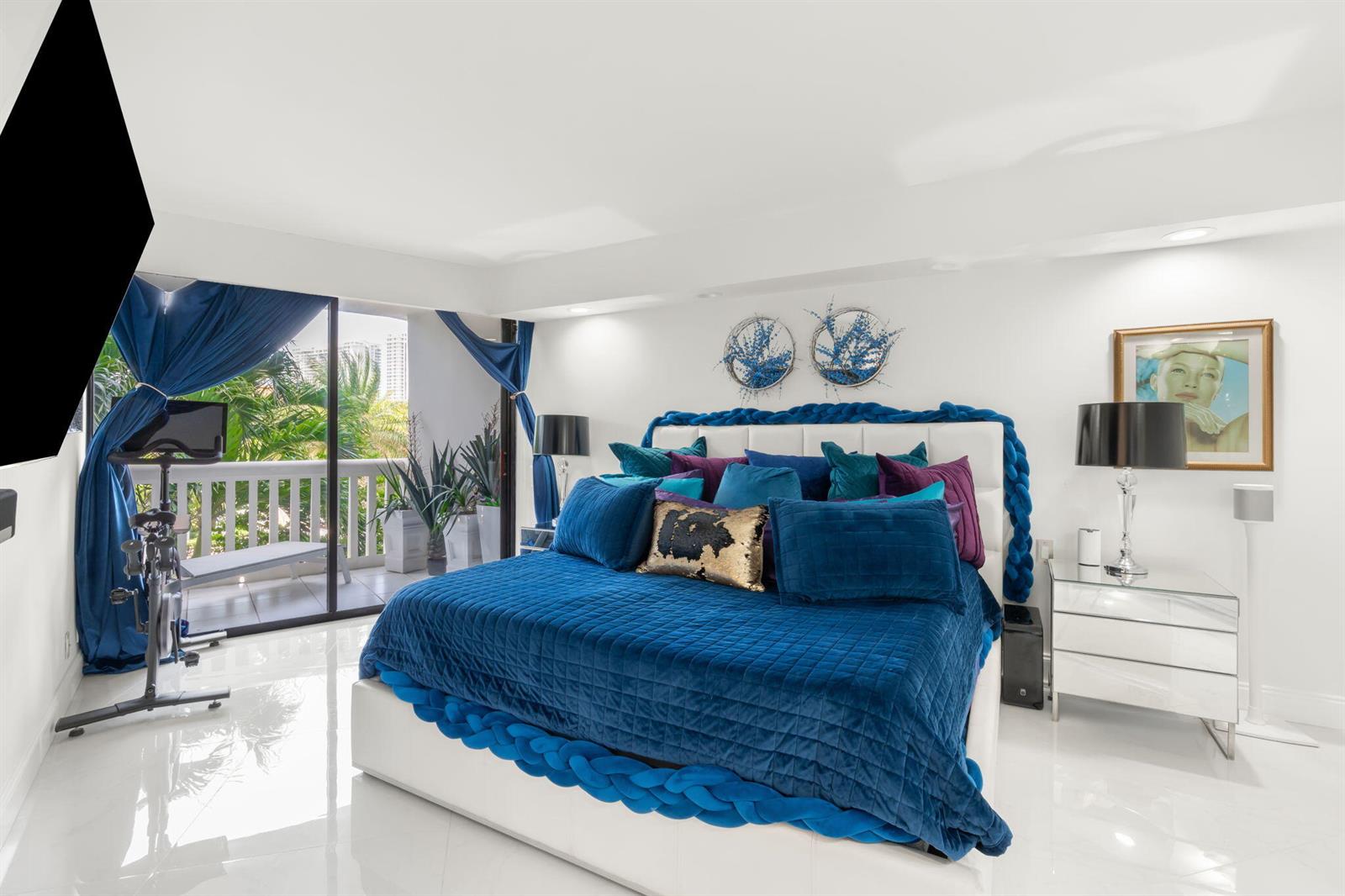 305 2 / 2 1230 sq. ft. $ 2026-07-22 0 foto