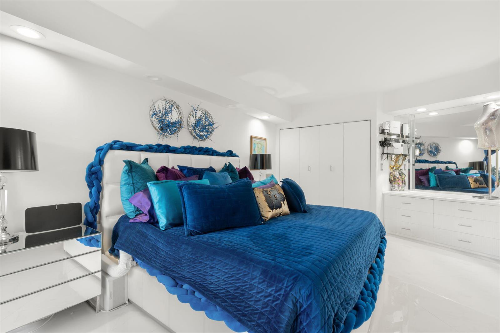 305 2 / 2 1230 sq. ft. $ 2026-07-22 0 foto