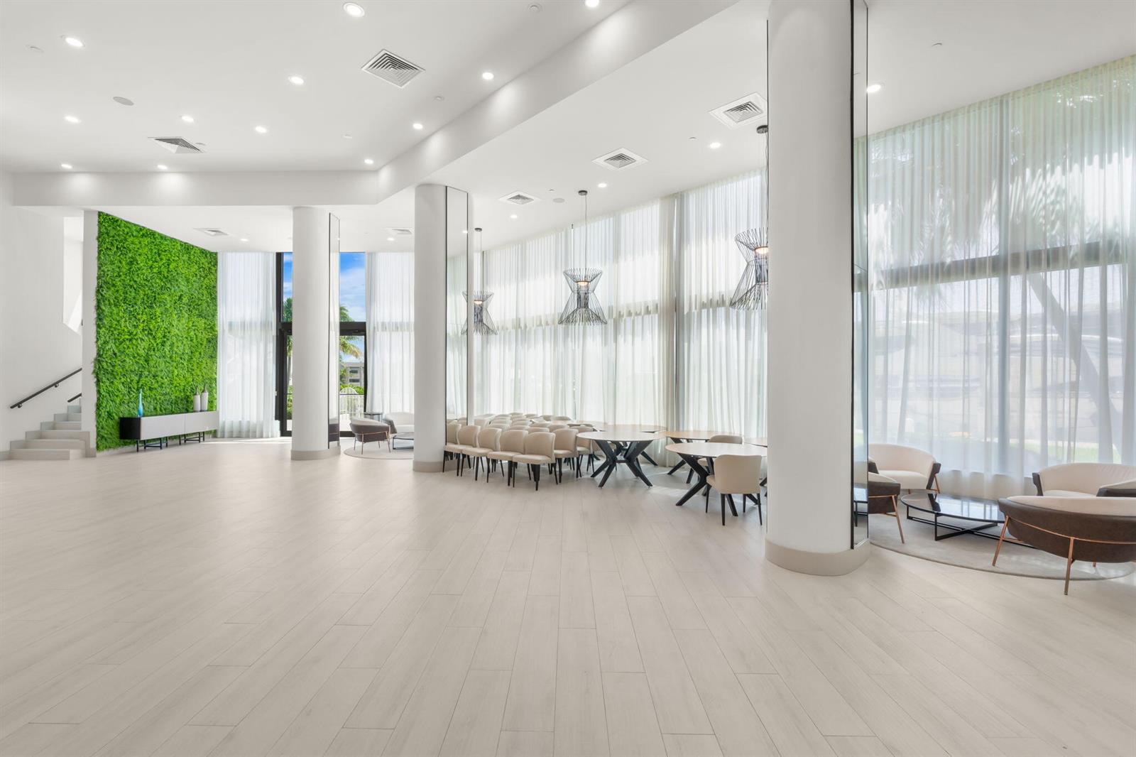 305 2 / 2 1230 sq. ft. $ 2026-07-22 0 foto