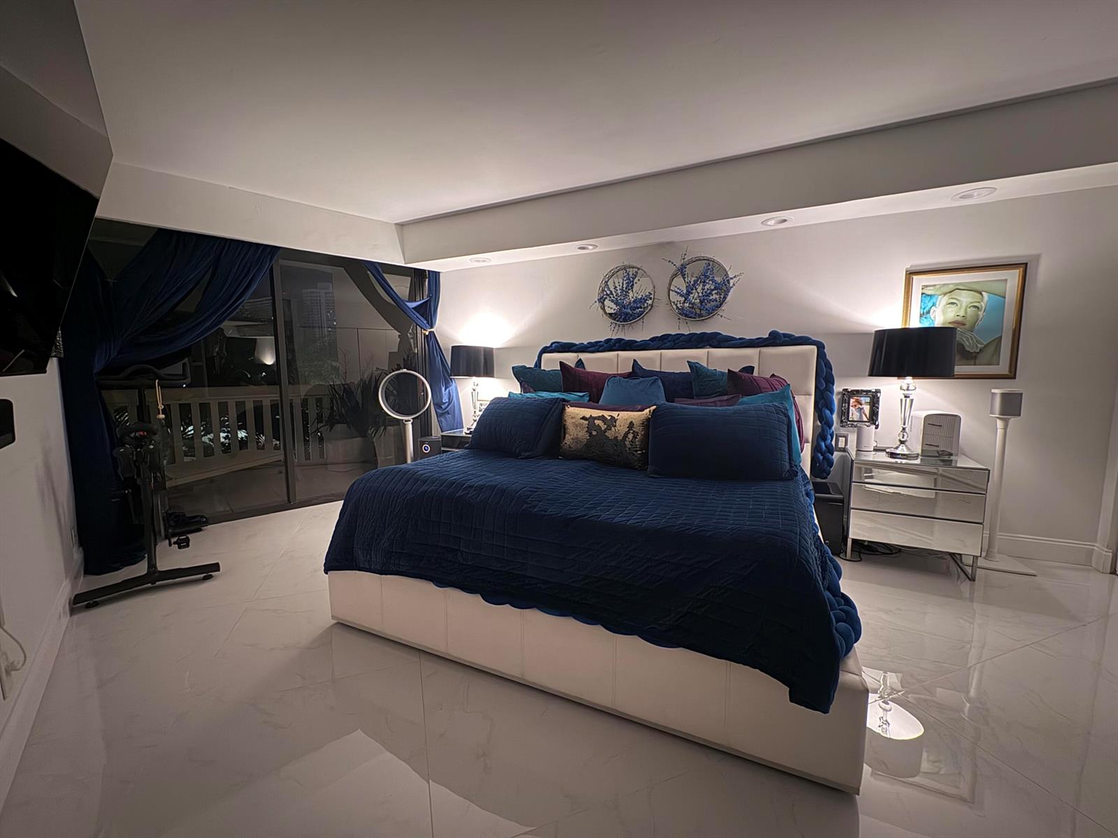 See details 305 2 / 2 1230 sq. ft. $ 2026-07-08 0 Photo