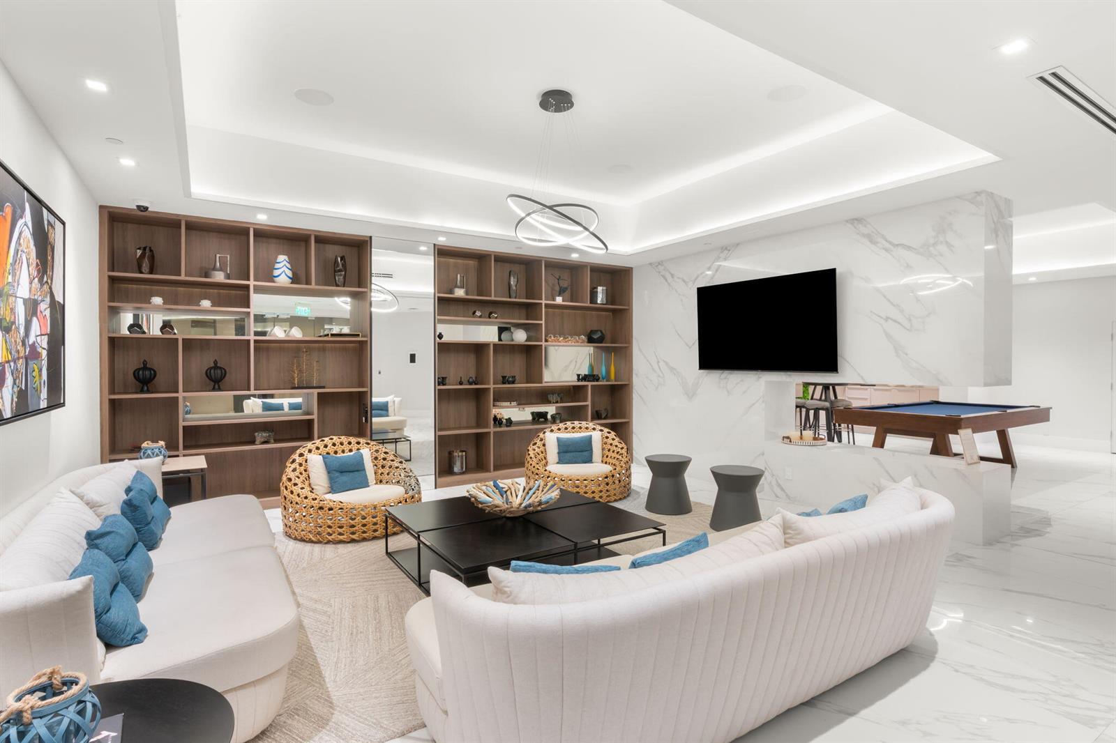 305 2 / 2 1230 sq. ft. $ 2026-07-22 0 foto