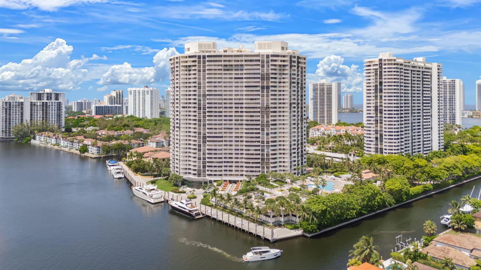 305 2 / 2 1230 sq. ft. $ 2026-07-22 0 foto