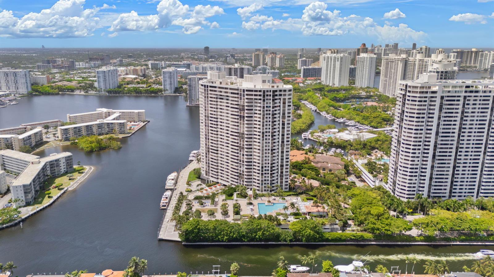 305 2 / 2 1230 sq. ft. $ 2026-07-22 0 foto