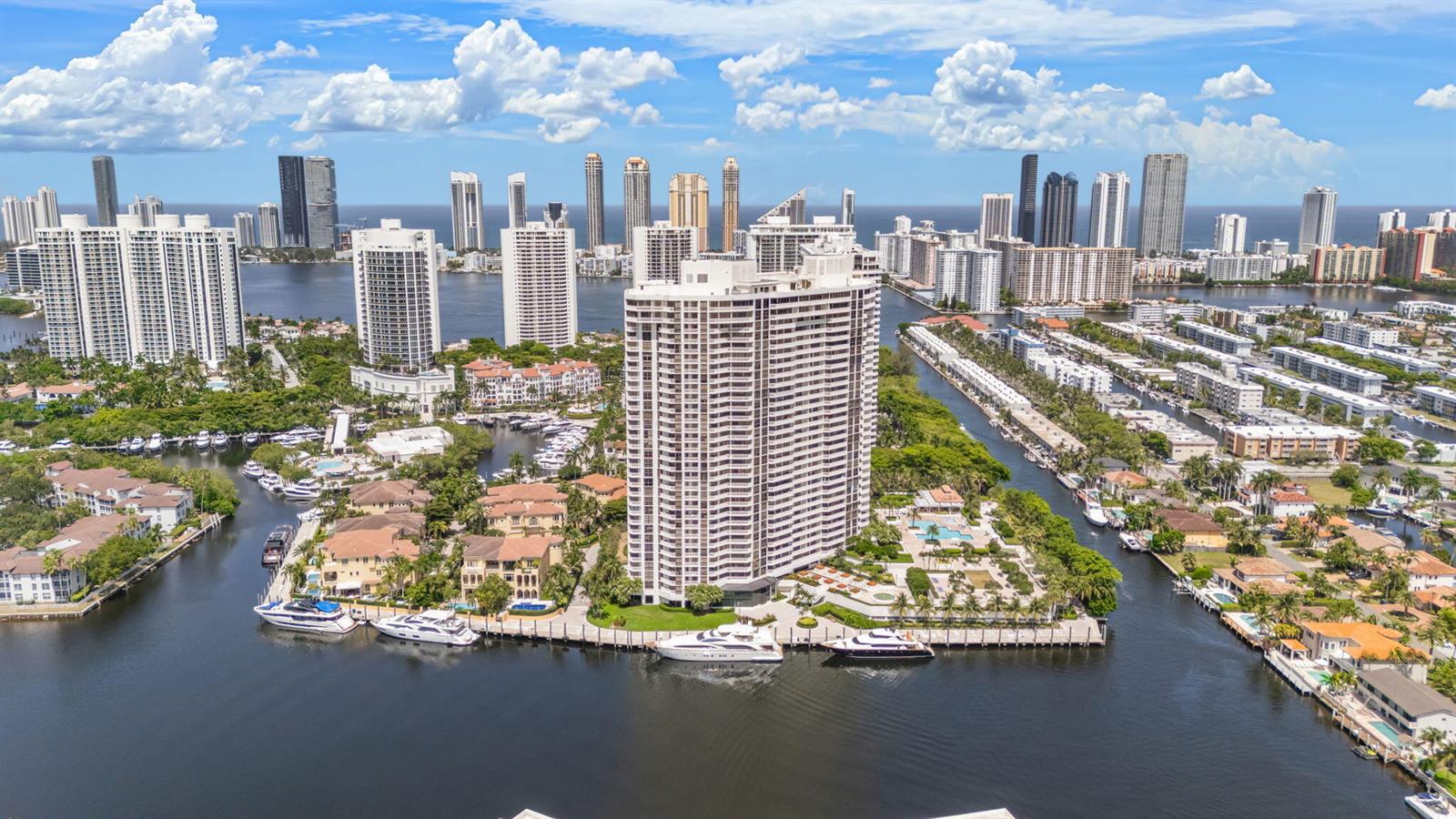 305 2 / 2 1230 sq. ft. $ 2026-07-22 0 foto