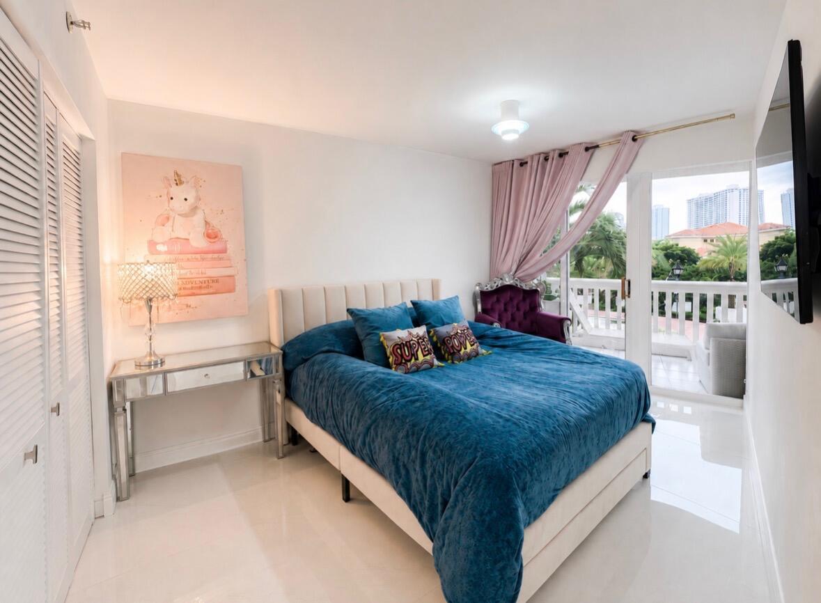 See details 305 2 / 2 1230 sq. ft. $ 2026-07-08 0 Photo