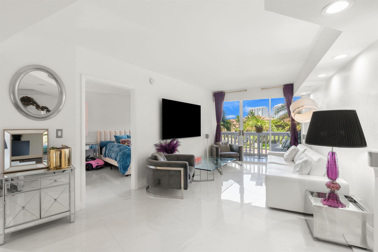 305 2 / 2 1230 sq. ft. $ 2026-07-22 0 foto