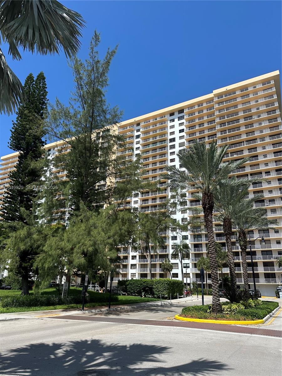 See details 2207 2 / 2 1008 sq. ft. $ 2026-07-08 0 Photo