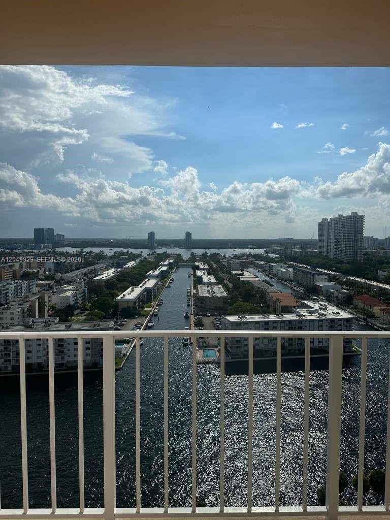 See details 2207 2 / 2 1008 sq. ft. $ 2026-07-08 0 Photo