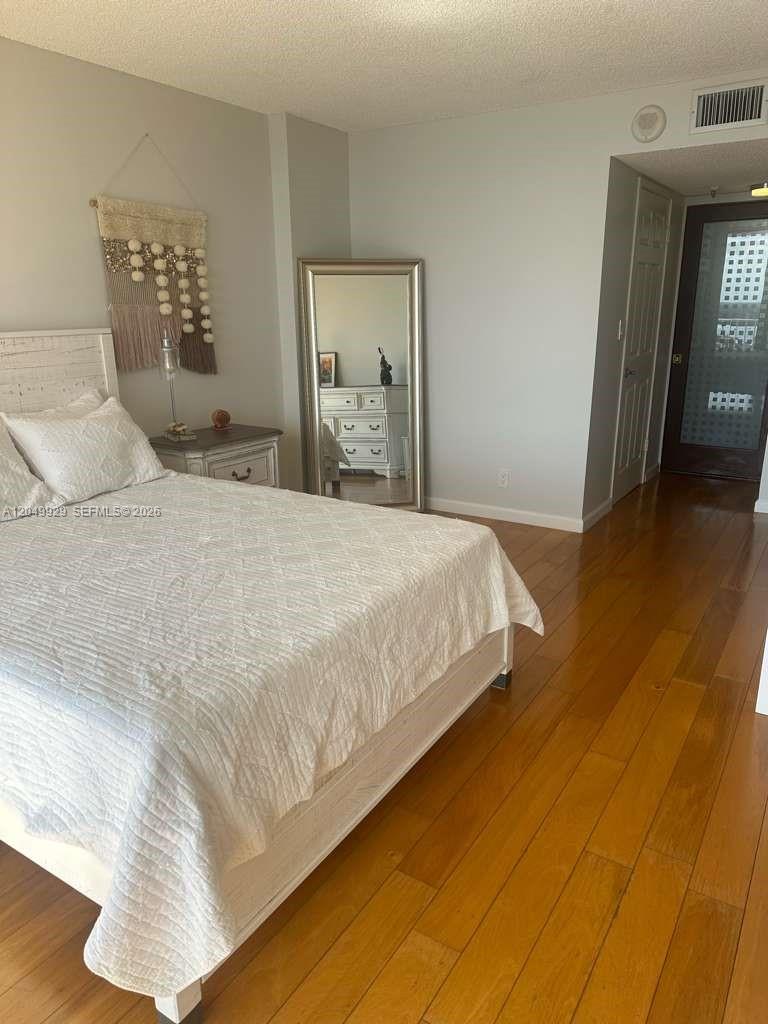See details 2207 2 / 2 1008 sq. ft. $ 2026-07-08 0 Photo